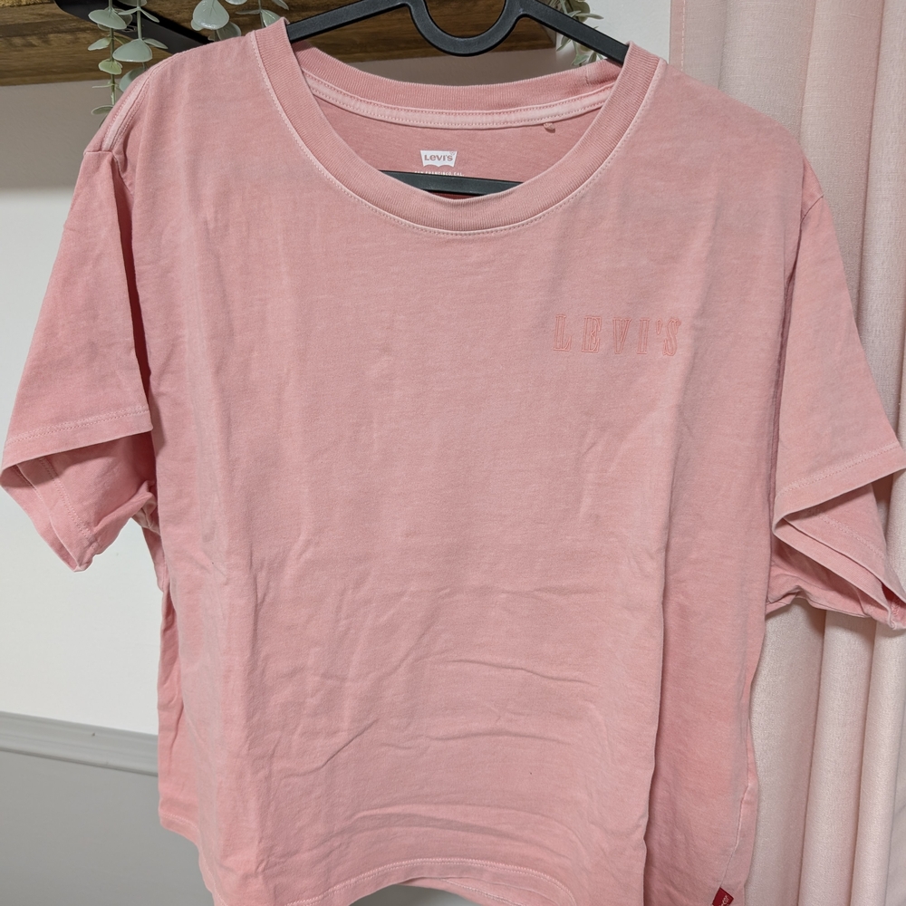 Levi's Pink T-Shirt